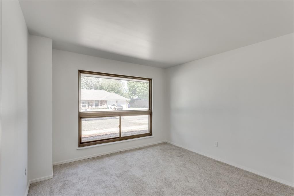 13400 Apple Valley Drive Property Photo 8