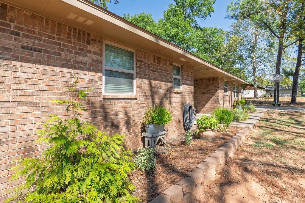 19806 Malone Road Property Photo 4