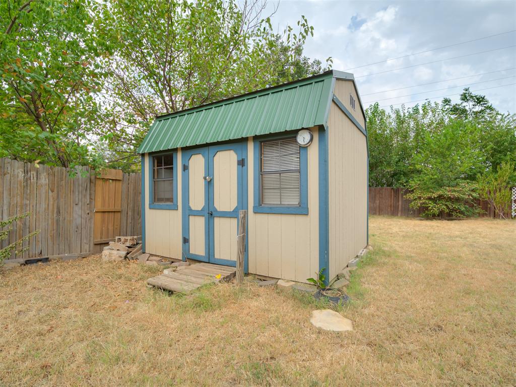 211 W Dale Street Property Photo 32
