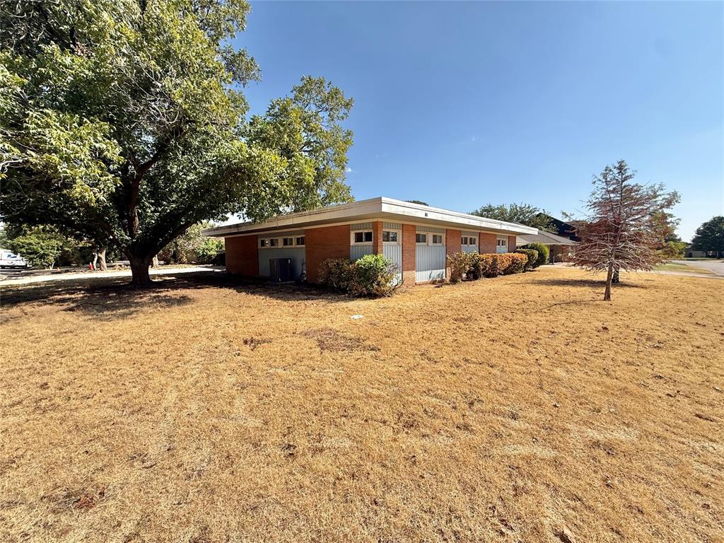401 Lakeside Drive Property Photo 1