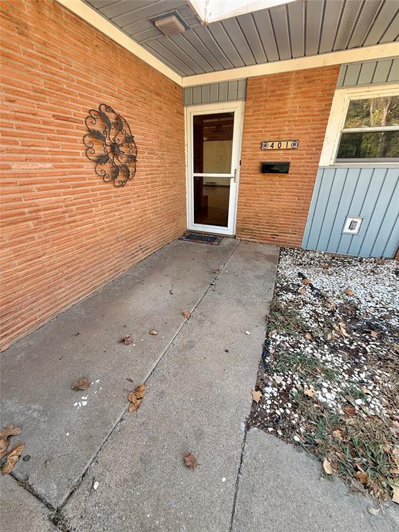 401 Lakeside Drive Property Photo 3