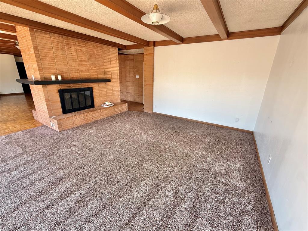 401 Lakeside Drive Property Photo 4