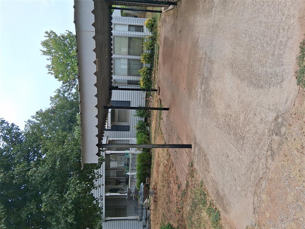 1223 W Oregon Avenue Property Photo 1