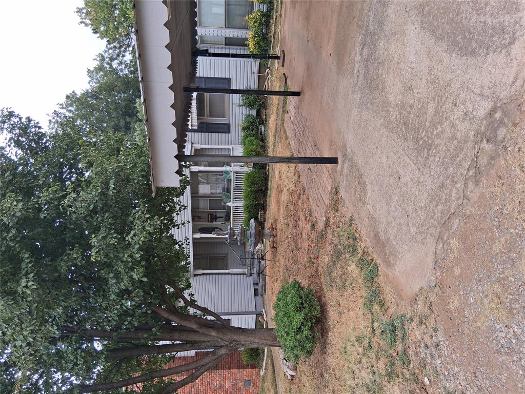 1223 W Oregon Avenue Property Photo 2