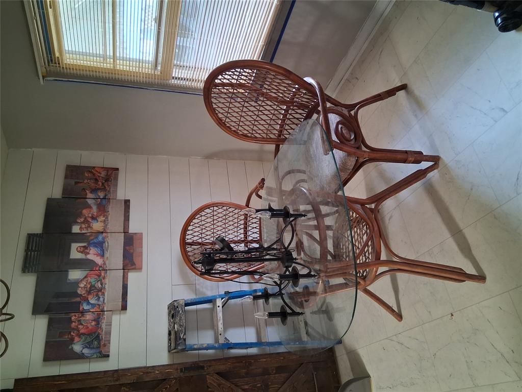 1223 W Oregon Avenue Property Photo 3