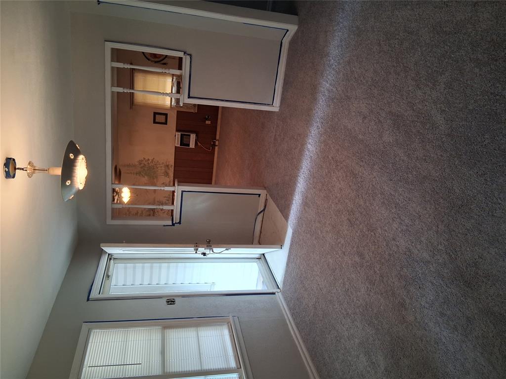 1223 W Oregon Avenue Property Photo 5