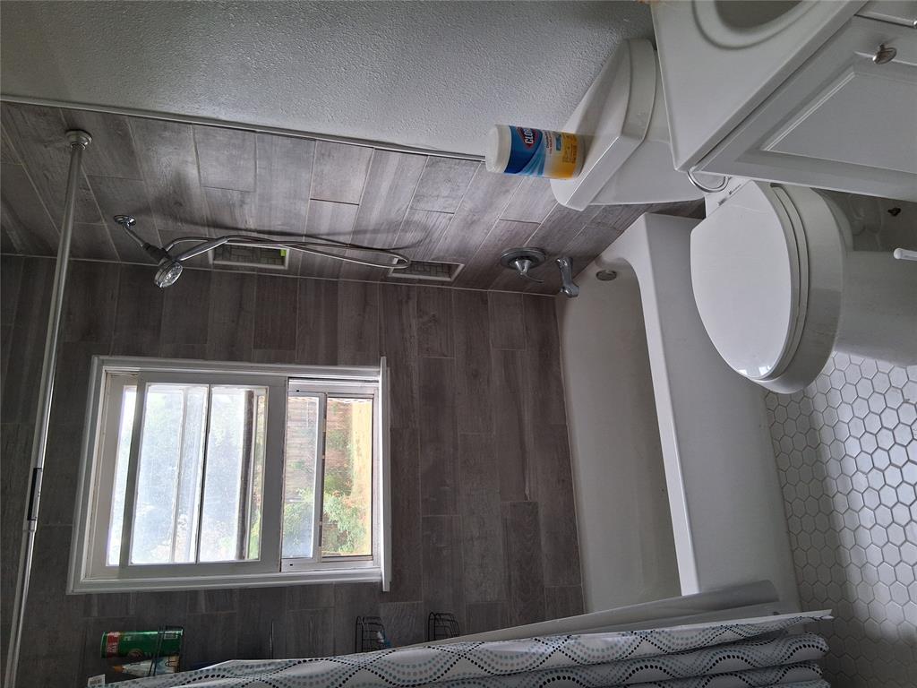 1223 W Oregon Avenue Property Photo 6