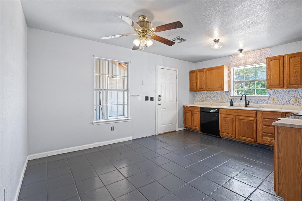 21201 Montgomery Drive Property Photo 9