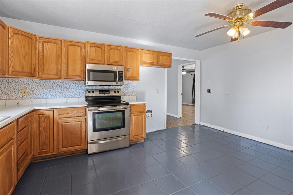 21201 Montgomery Drive Property Photo 10