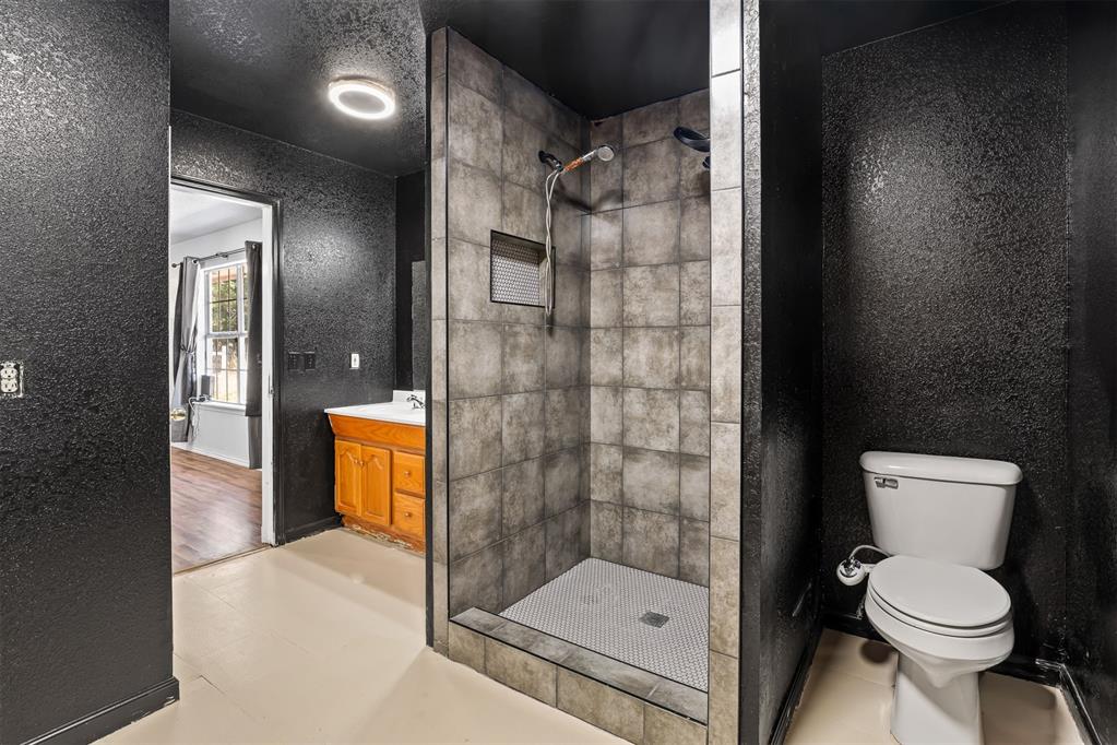 21201 Montgomery Drive Property Photo 14