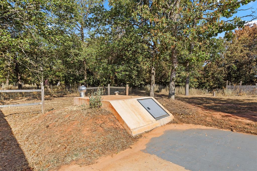 21201 Montgomery Drive Property Photo 23