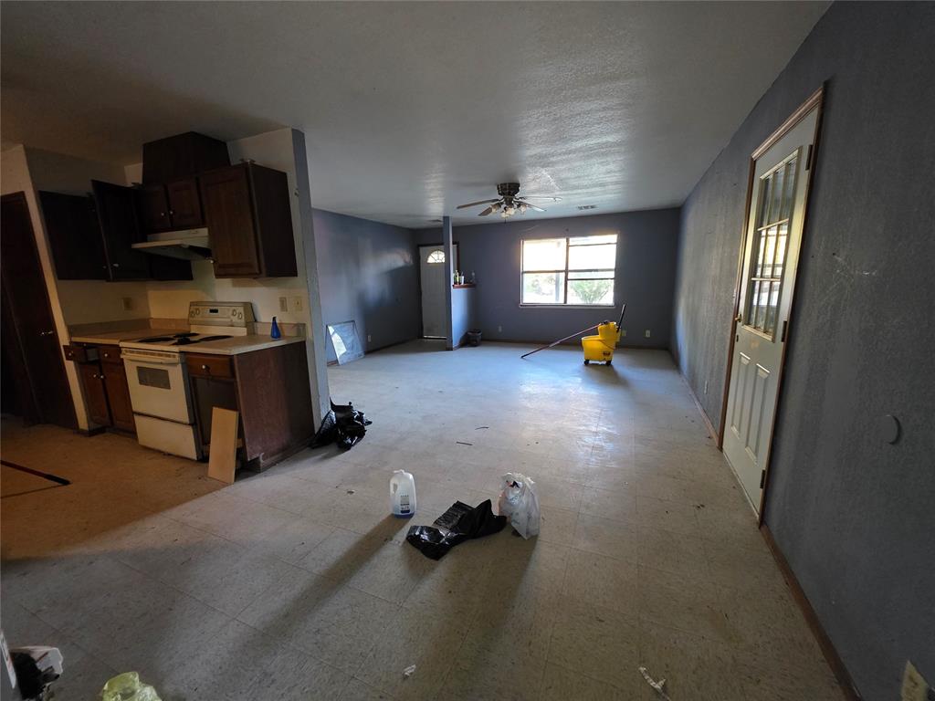 304 Hal Drive Property Photo 5