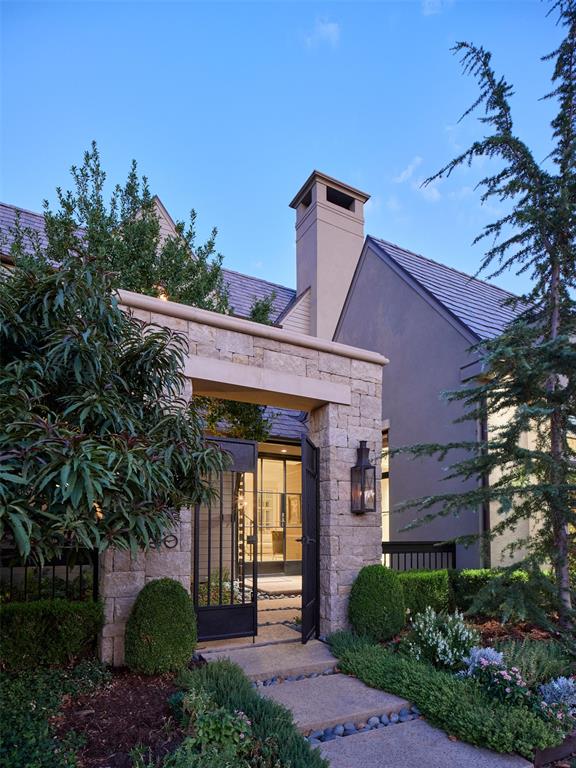 8400 Stonehurst Court Property Photo 4