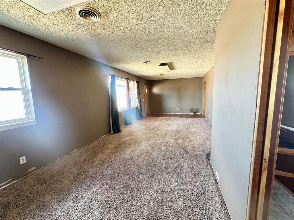 123 N Main Street Property Photo 6