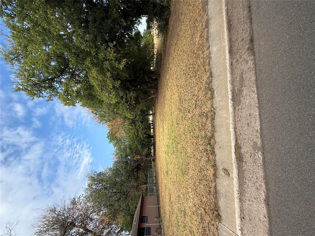 811 N Grand Avenue Property Photo 1