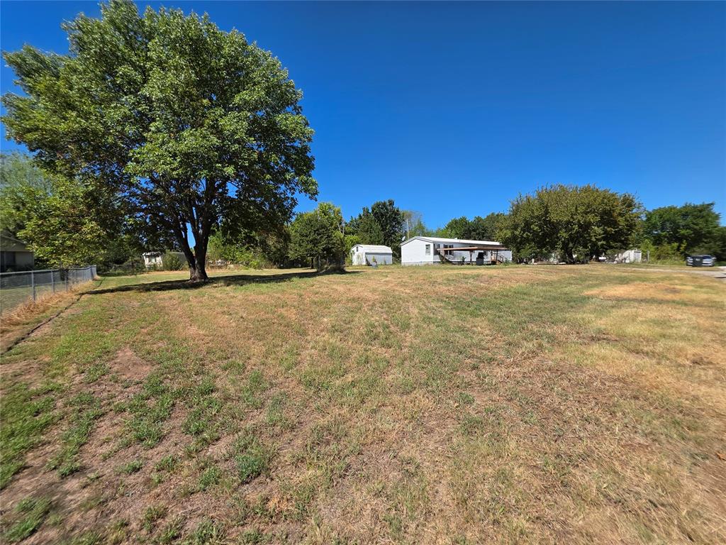 9502 N Oaknoll Avenue Property Photo 4