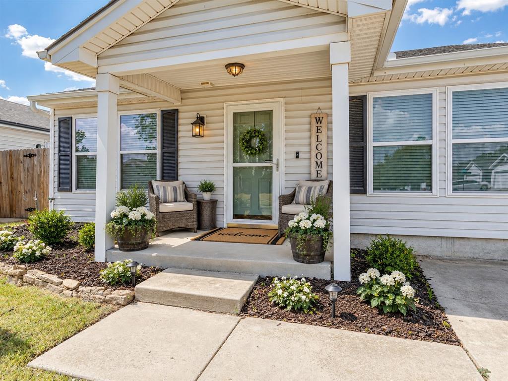 15401 Lilly Garden Lane Property Photo 1