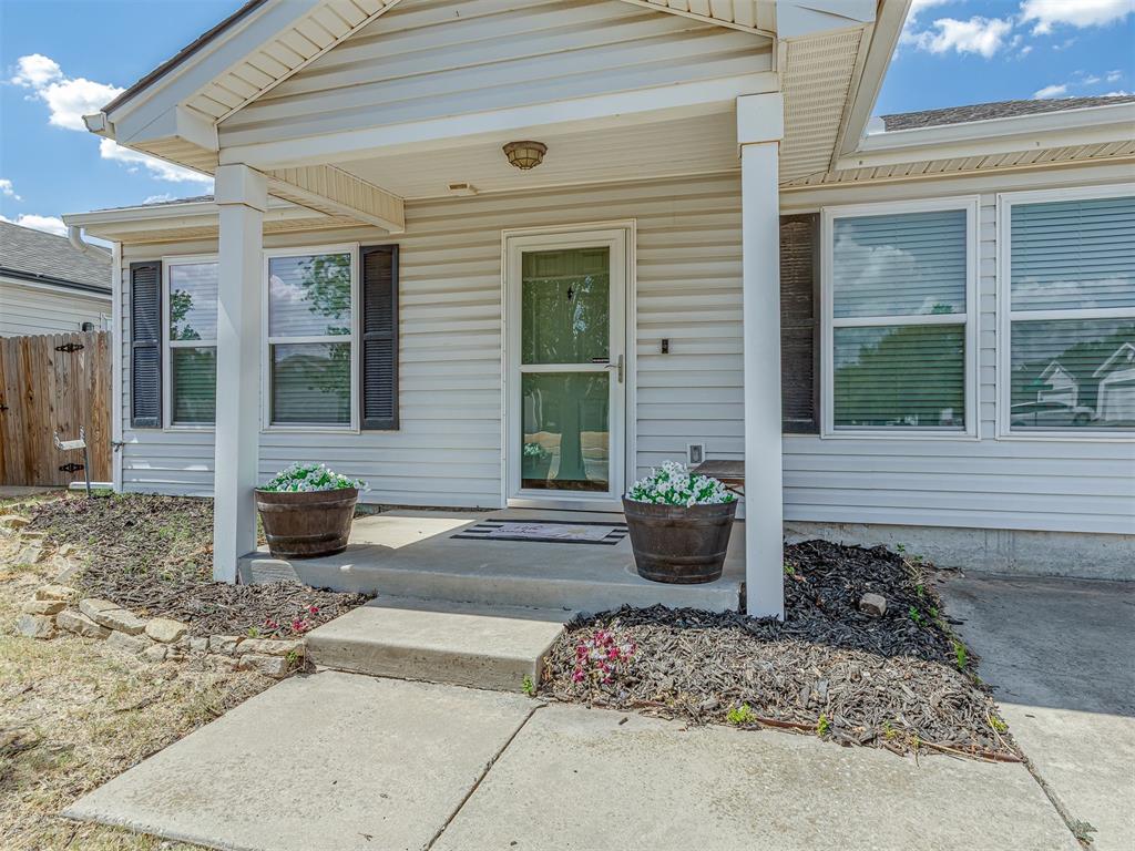 15401 Lilly Garden Lane Property Photo 2