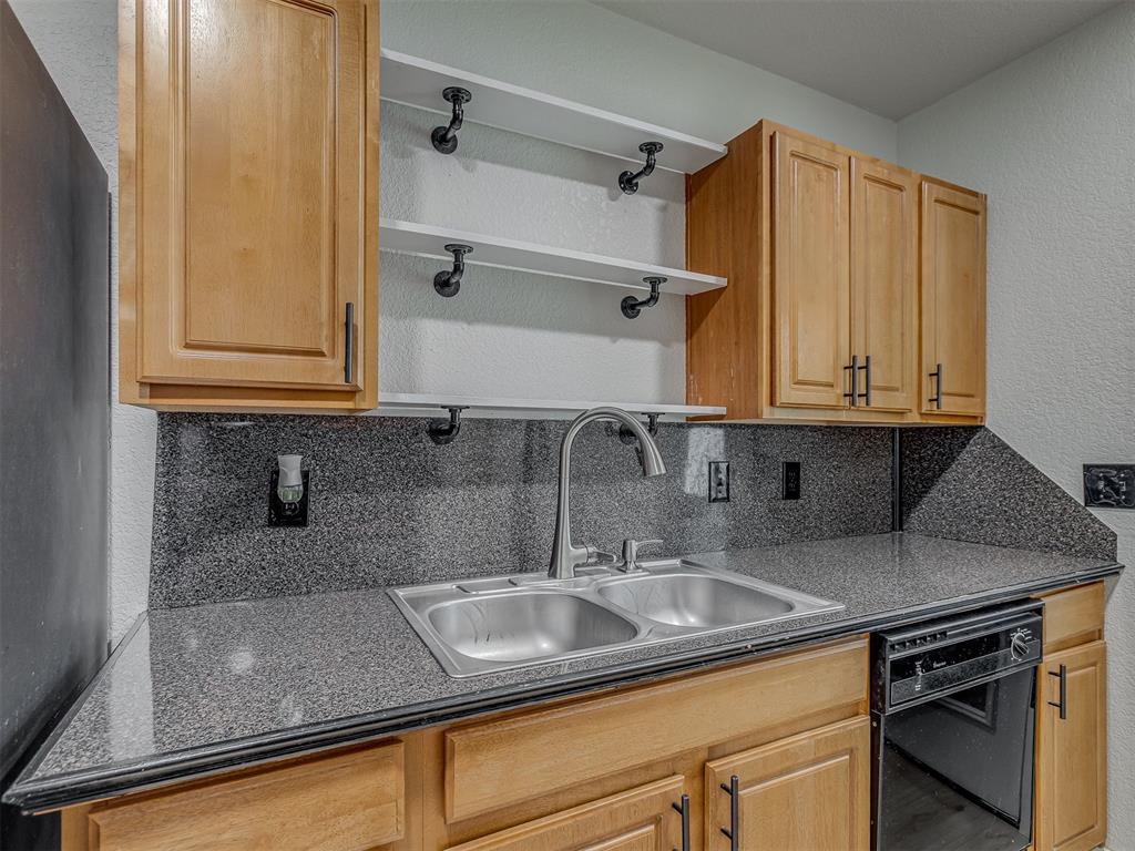 15401 Lilly Garden Lane Property Photo 16
