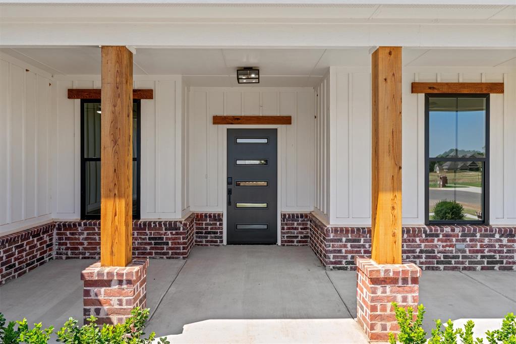 2921 Spring Meadow Lane Property Photo 4