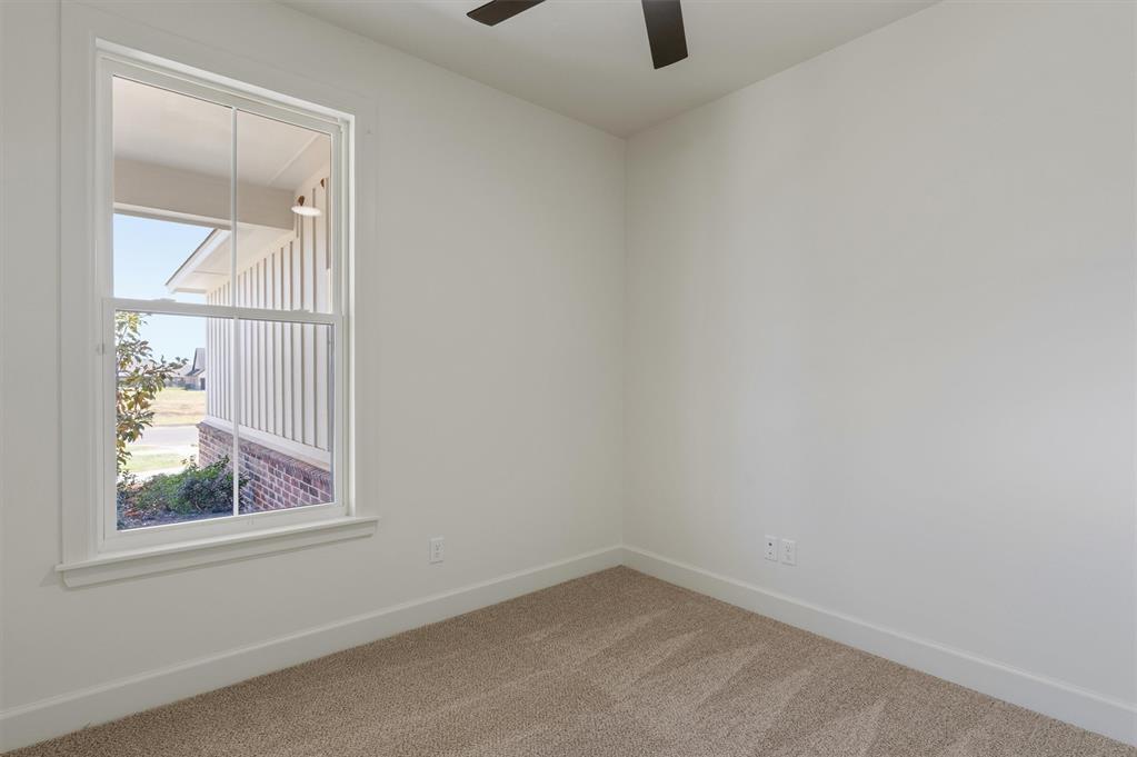 2921 Spring Meadow Lane Property Photo 7