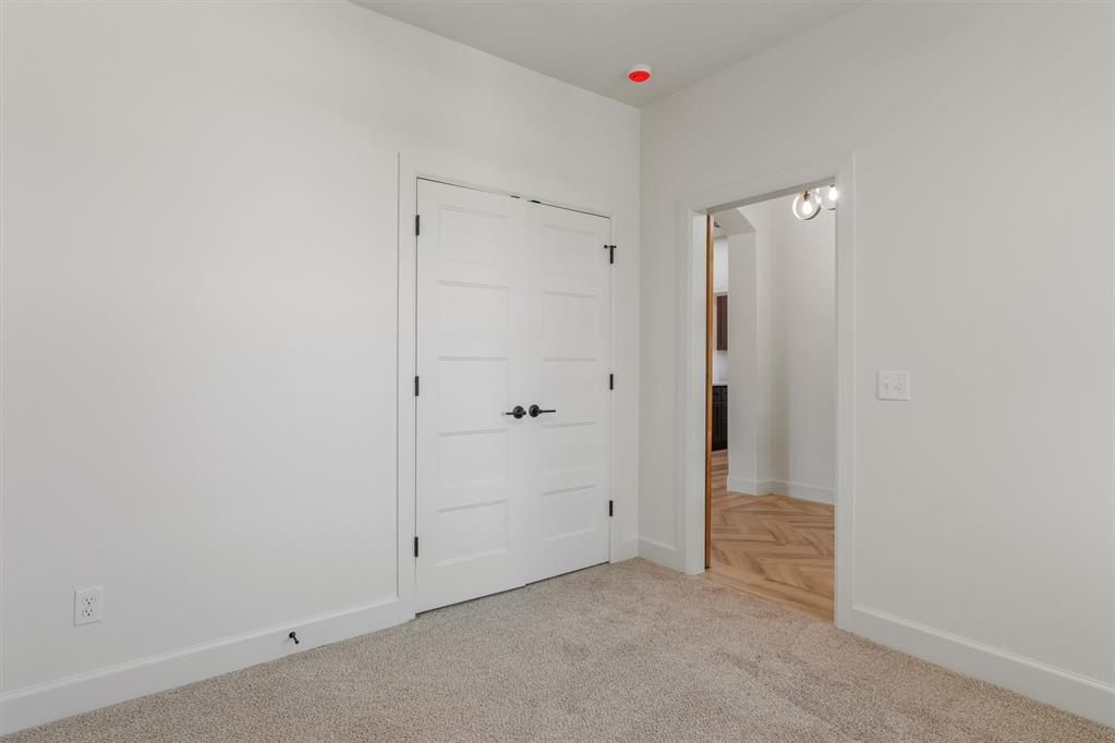 2921 Spring Meadow Lane Property Photo 8
