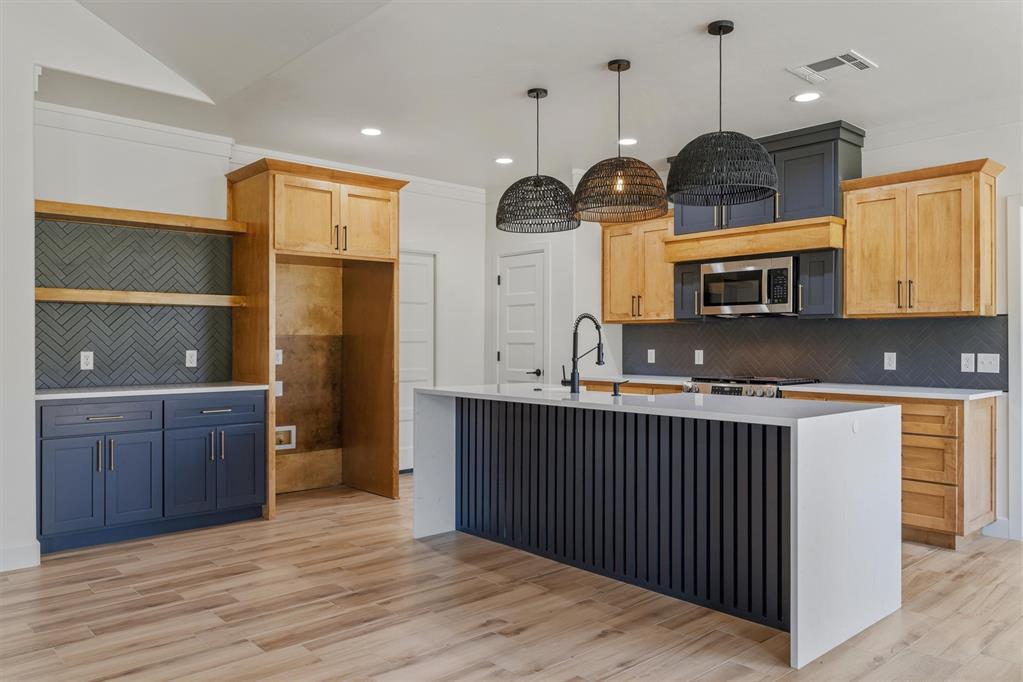 2921 Spring Meadow Lane Property Photo 14