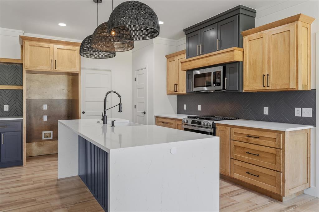 2921 Spring Meadow Lane Property Photo 15