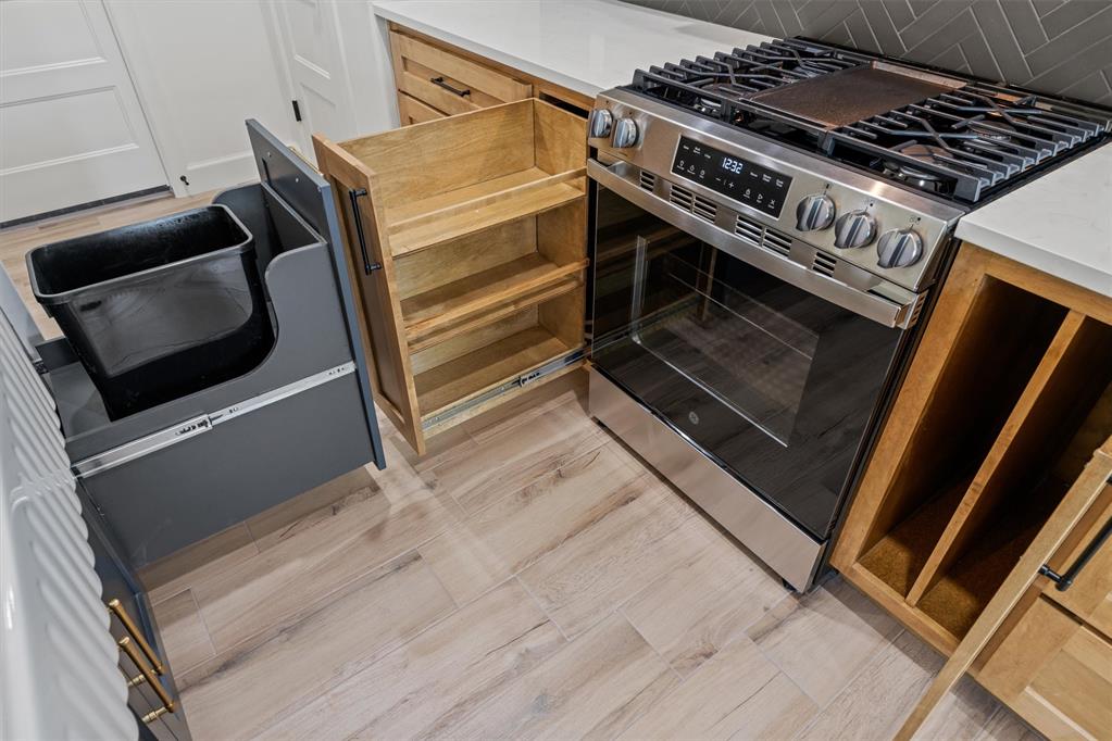 2921 Spring Meadow Lane Property Photo 19