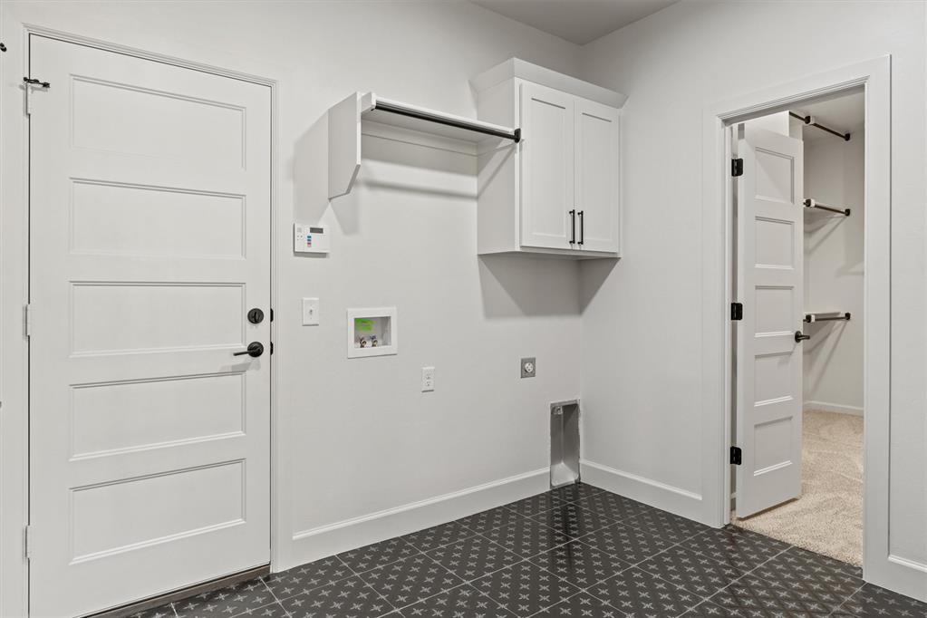 2921 Spring Meadow Lane Property Photo 21