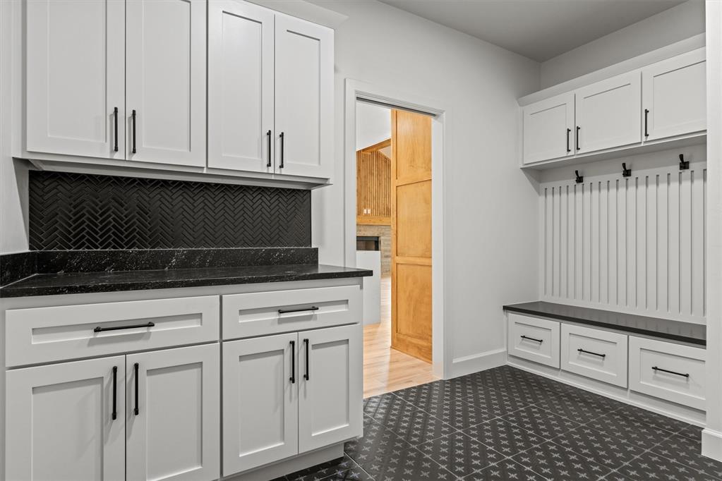 2921 Spring Meadow Lane Property Photo 22