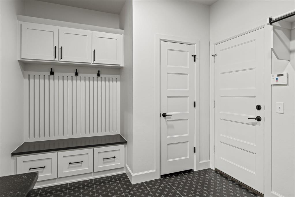 2921 Spring Meadow Lane Property Photo 23