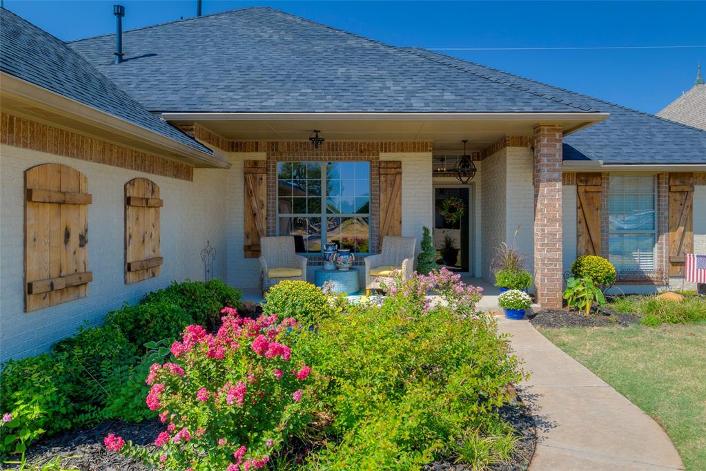 2213 Cedar Pointe Court Property Photo 2