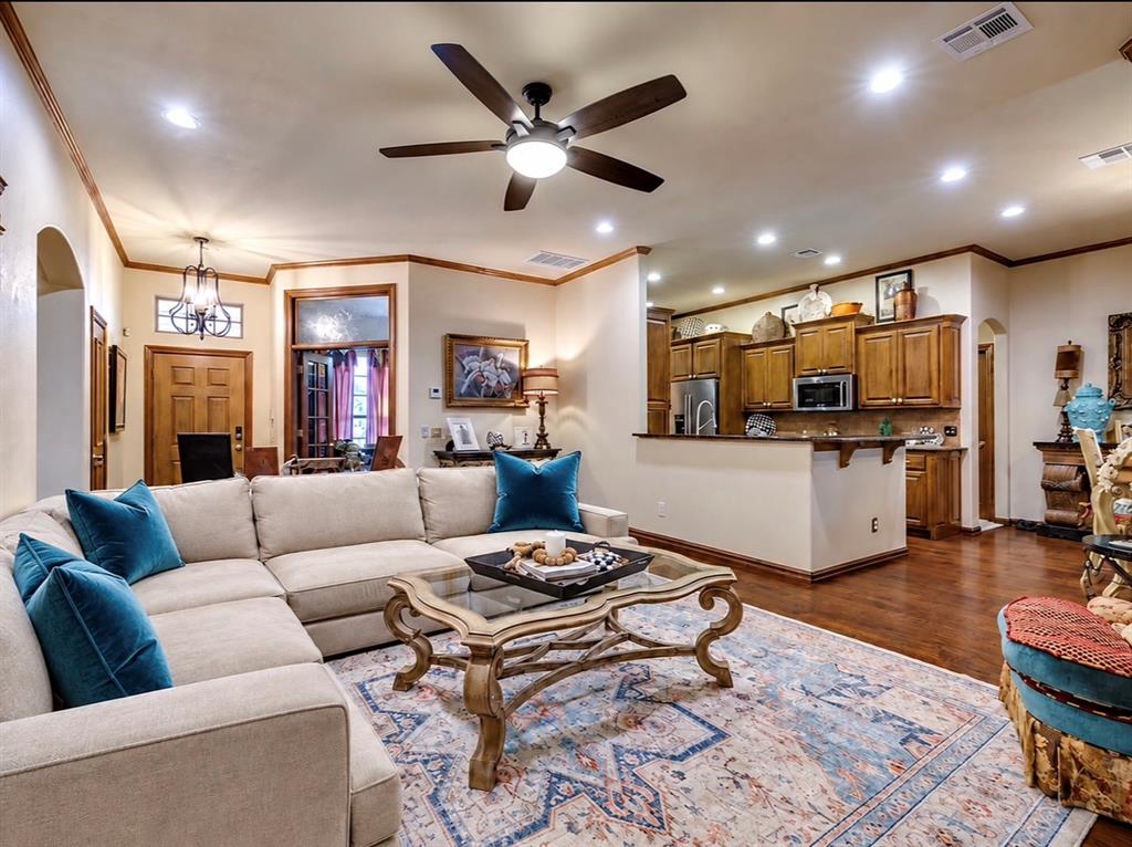 2213 Cedar Pointe Court Property Photo 3