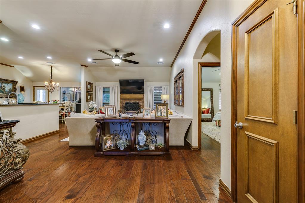 2213 Cedar Pointe Court Property Photo 4