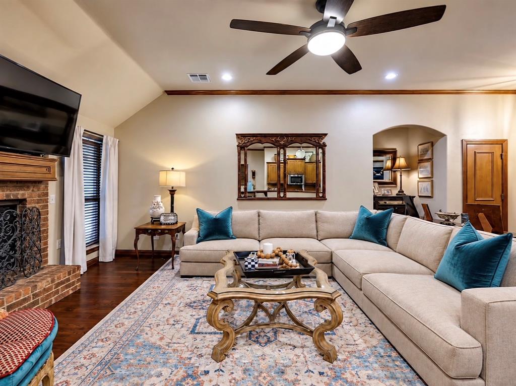 2213 Cedar Pointe Court Property Photo 4