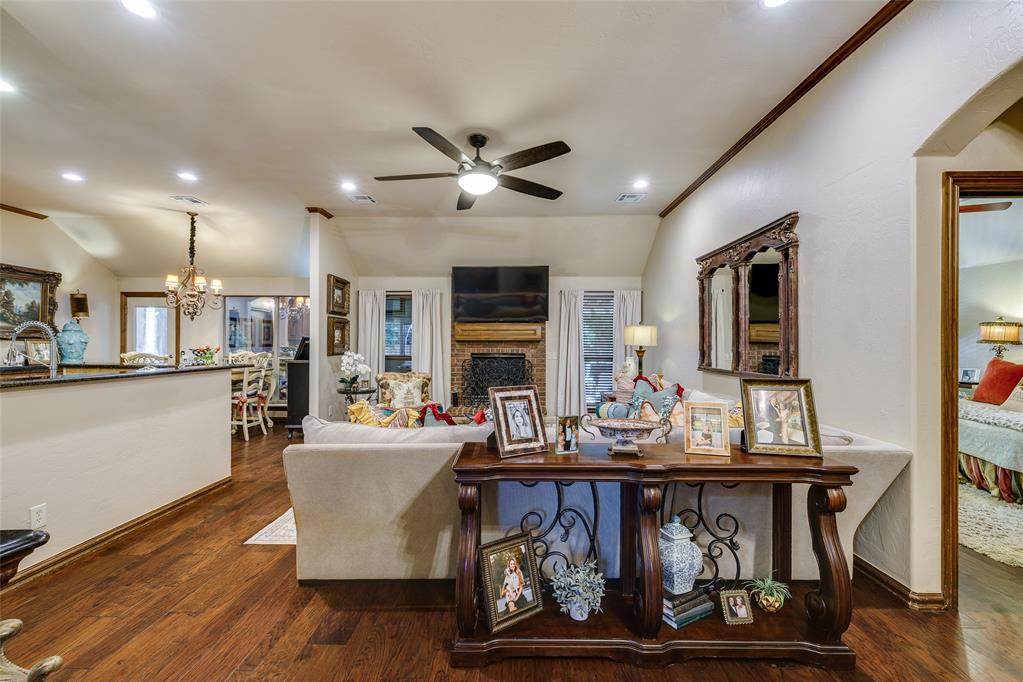 2213 Cedar Pointe Court Property Photo 5