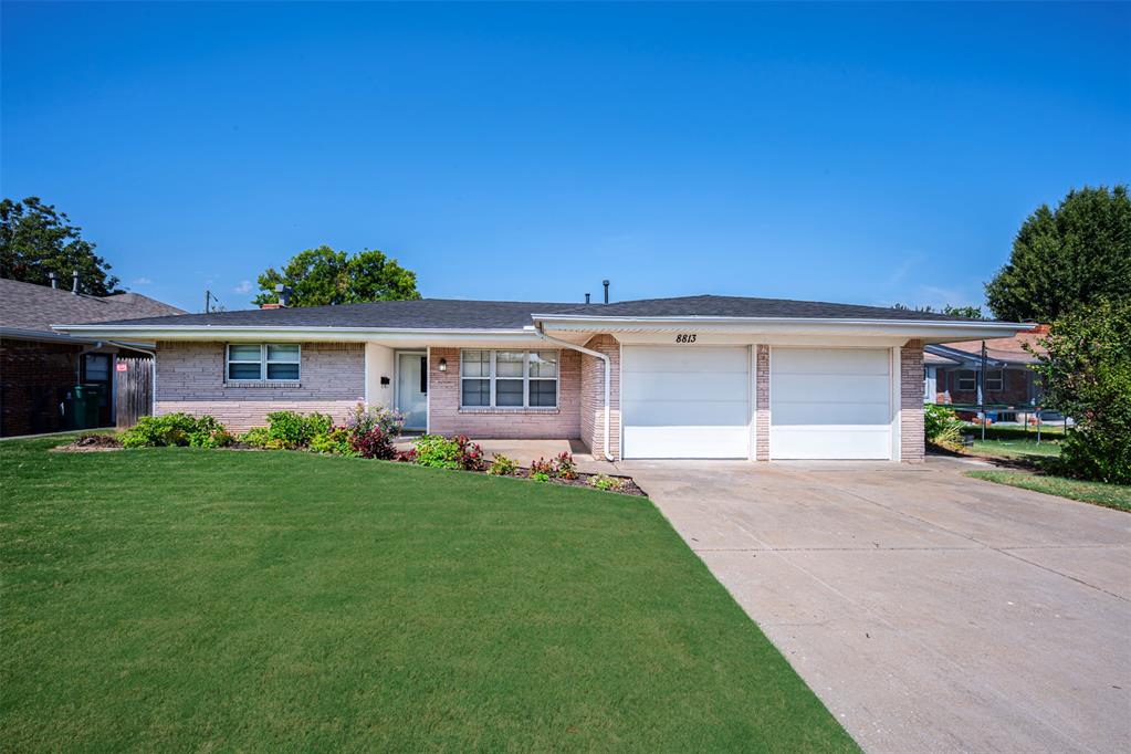8813 S Country Club Drive Property Photo 1