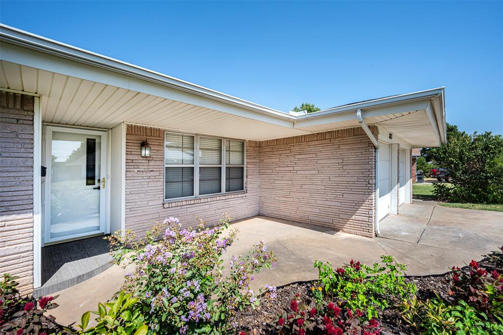 8813 S Country Club Drive Property Photo 3