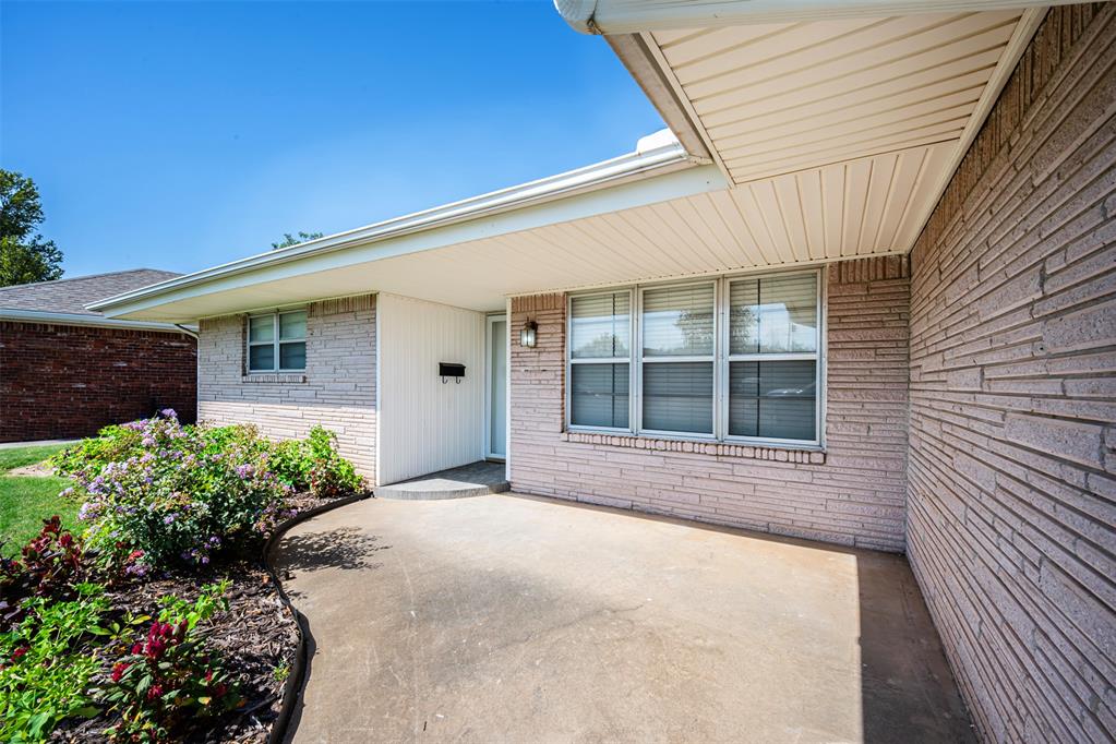 8813 S Country Club Drive Property Photo 4