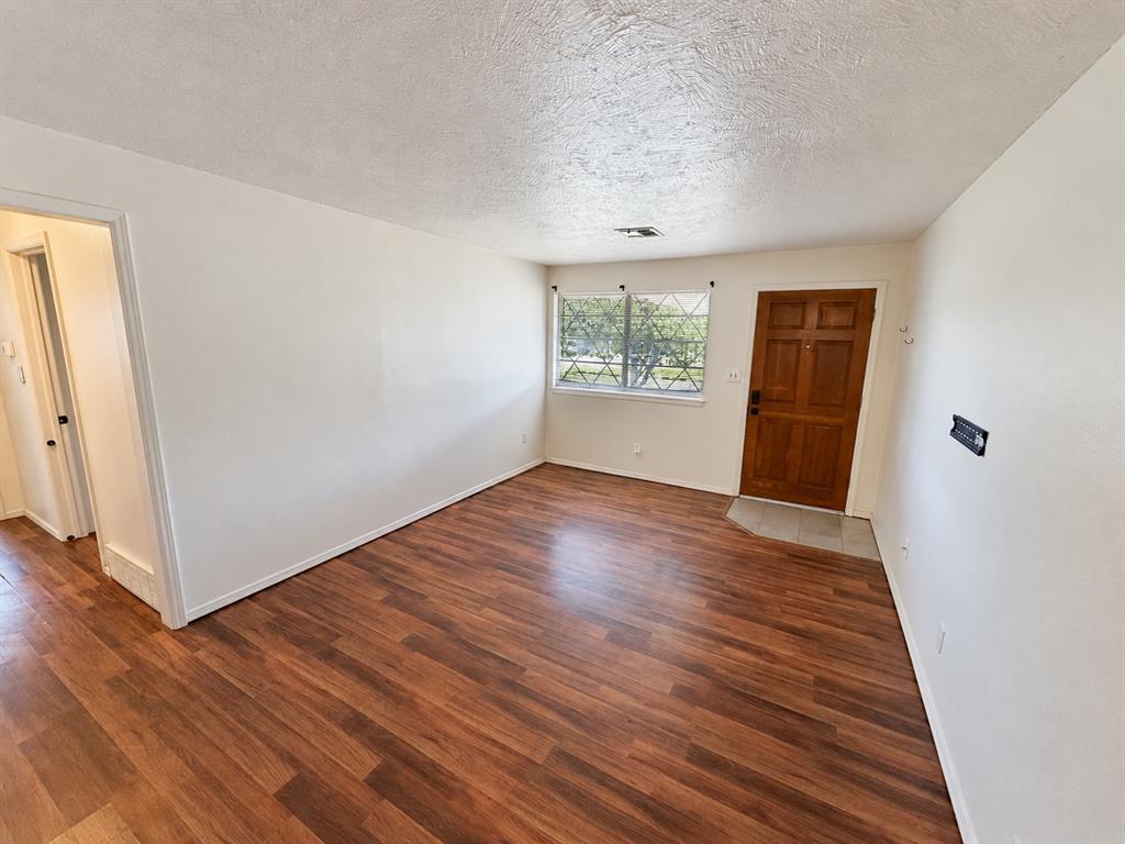 935 Sw 2nd Street Property Photo 4