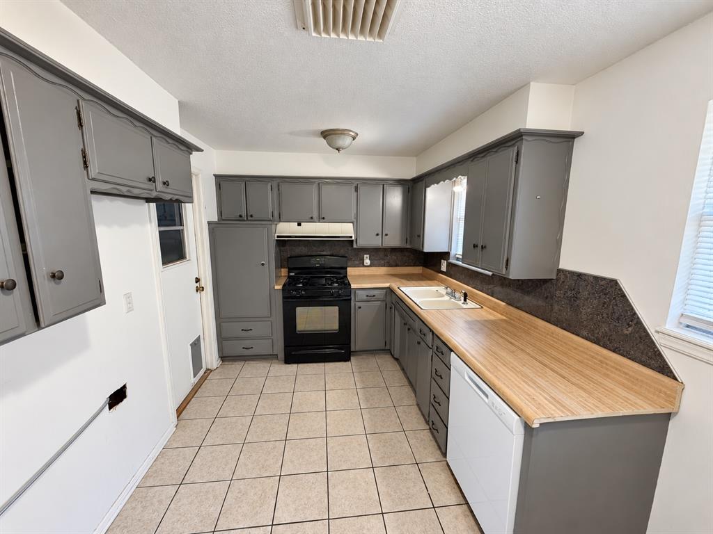 935 Sw 2nd Street Property Photo 6