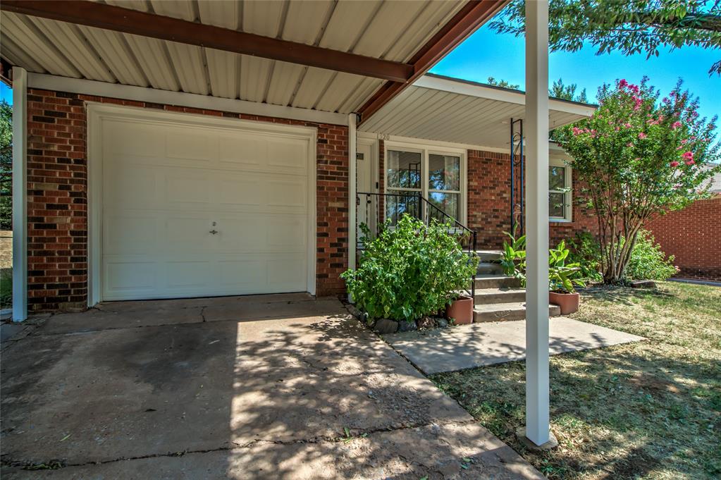 1320 S Littler Avenue Property Photo 5