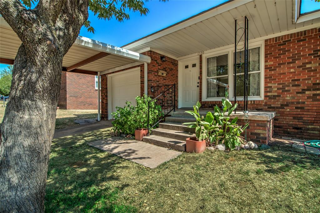 1320 S Littler Avenue Property Photo 6