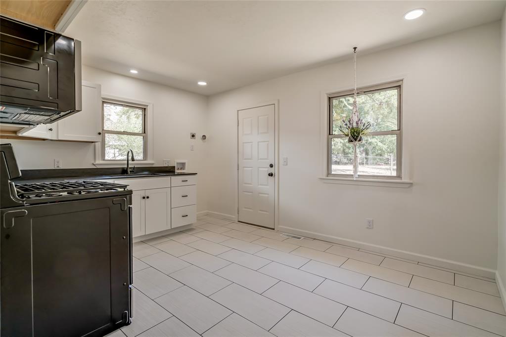 1320 S Littler Avenue Property Photo 13