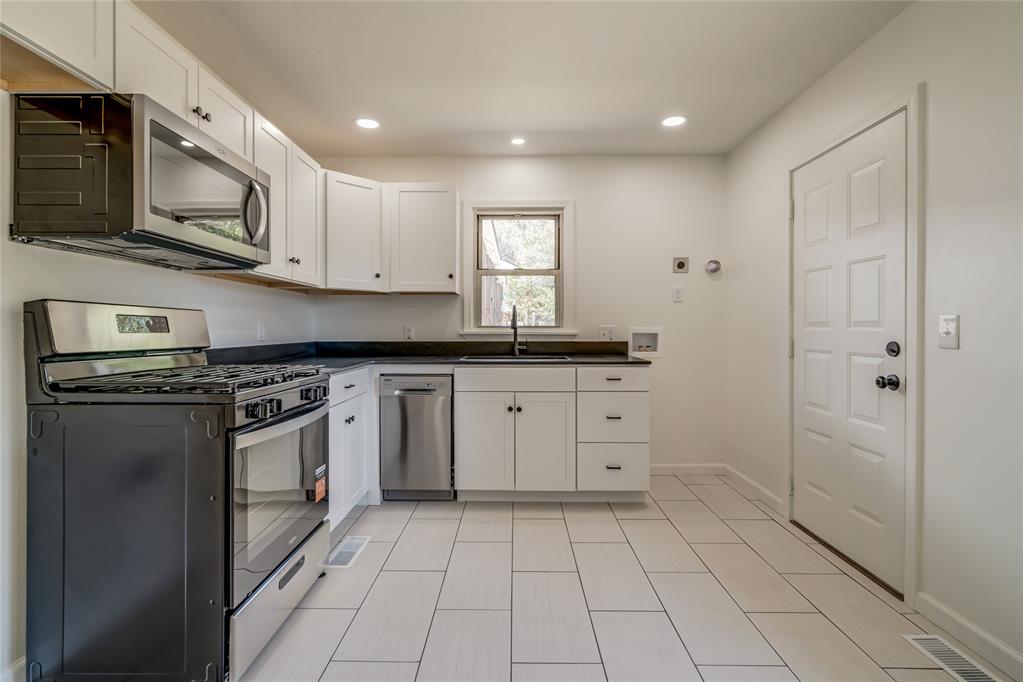 1320 S Littler Avenue Property Photo 14