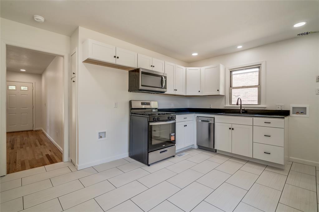 1320 S Littler Avenue Property Photo 15