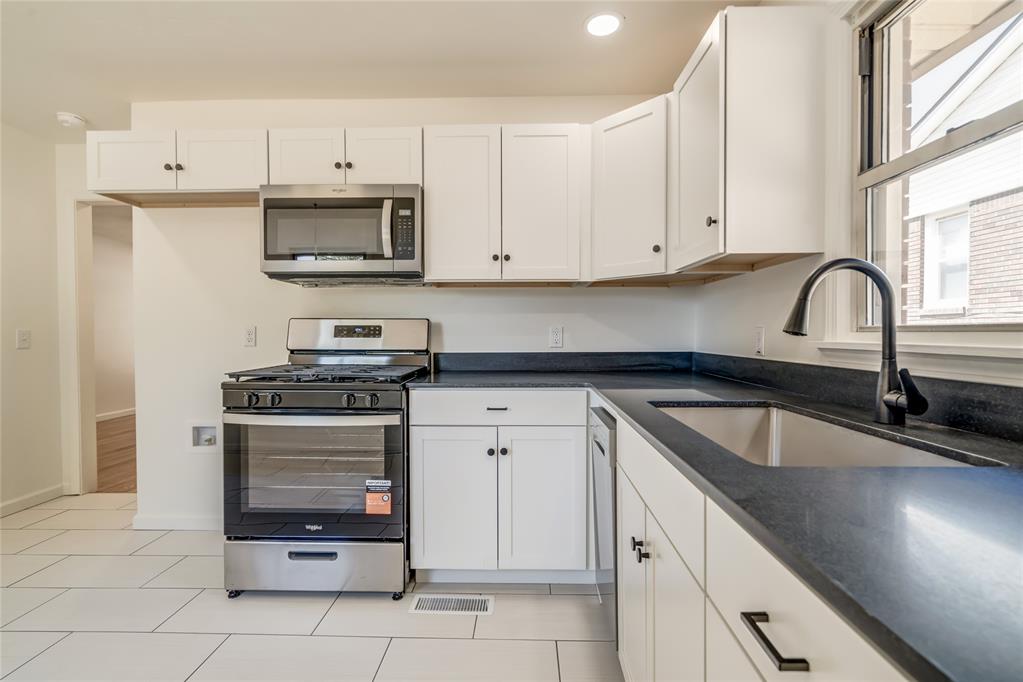 1320 S Littler Avenue Property Photo 16
