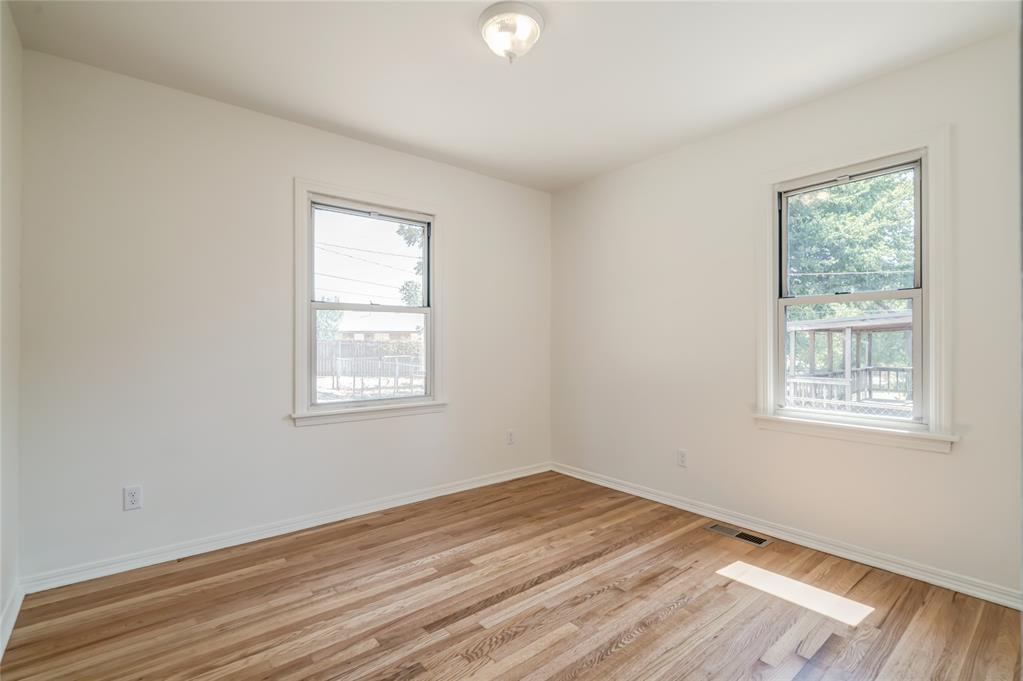 1320 S Littler Avenue Property Photo 27