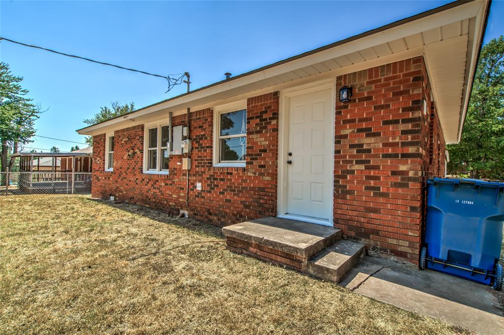 1320 S Littler Avenue Property Photo 36
